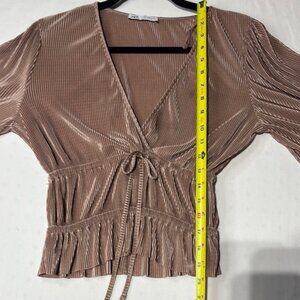 Brown Cropped Blouse with Balloon Sleeves and Tie Front